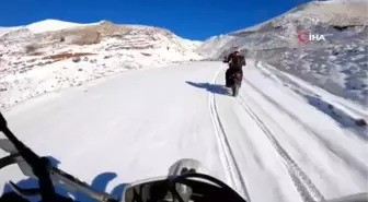 Motosiklet tutkunları karla kaplanan 3 bin rakımdaki Esence'de adrenaline doydu
