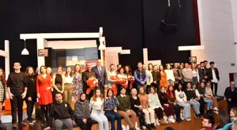 Bozüyük Belediye Tiyatrosu'nun sahnelediği 'Ayrılık' adlı oyun beğeni ile izlendi