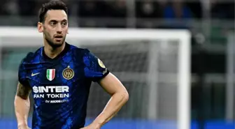 Hakan Çalhanoğlu, 'Aşığım' diyerek Inter'de kendisine uygulanan yasağa isyan etti