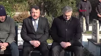 SPOR Futbol efsanesi Özkan Sümer, kabri başında anıldı