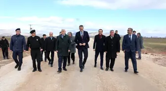 Vali Çelik, Altıntaş Üçhüyük -Yalnızsaray bağlantı yolu çalışmalarını inceledi