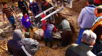 Kütahya'da arkeologları heyecanlandıran kazı! Aizanoi Antik Kenti'nde 2 metre 10 santim yüksekliğe sahip tek parça heykel bulundu