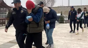 Sahte bungalov ev ve kiralık araç siteleri üzerinden bin kişiyi dolandırdılar
