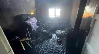 Samanlıkta çıkan yangın iki katlı evi kül etti