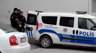 GÜRÜLTÜYÜ DUYUP DIŞARI ÇIKTI, KAVGADAN KAÇAN KİŞİNİN MİNİBÜSLE ÇARPMASIYLA ÖLDÜ