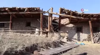 Heyelan ve deprem sonrası oluşan obruklardan mahalle sakinleri tedirgin