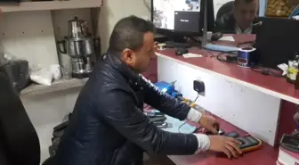 Osmaniyeli Telefon Satıcısı: 'Vatandaşlar Tuşlu Telefonlara Dönüyor'