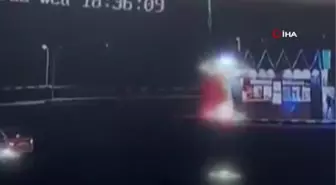 Suudi Arabistan'da büfeye dalan araç alev aldı