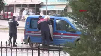 HUSUMETLİLERİNİ 'YABA' VE KESERLE YARALAYAN BABA-OĞUL, TUTUKLANDI