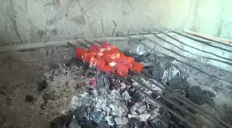 Osmaniyeli Kebapçı: Yarım, Çeyrek Kebap İsteyen Oluyor