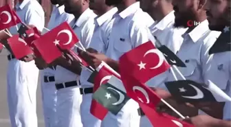 Türk donanma gemisi Burgazada Pakistan'da