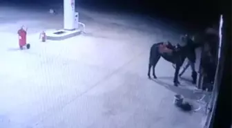 Diyarbakır'da akaryakıt istasyonunda atlı hırsızlık kamerada