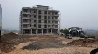 İNŞAATIN 4'ÜNCÜ KATINDAN DÜŞEN MERMER USTASI AĞIR YARALANDI