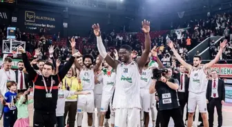 Pınar Karşıyaka, durdurulamıyor