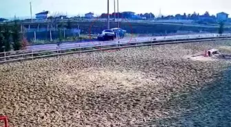 Tekirdağ'da 2 otomobilin çarpışması sonucu 3 kişinin yaralandığı feci kaza kamerada
