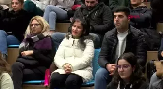 İSTANBUL-GAZETECİLER, ÜNİVERSİTELİLERE 'MEDYANIN DÖNÜŞÜMÜNÜ' ANLATTI