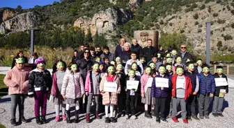 Kaptan June'un 100'üncü yaş günü pastası kesildi