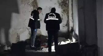 METRUK BİNADA ERKEK CESEDİ BULUNDU