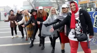 Sabah saatlerinde bir araya toplanıp kahkaha attılar! Mutluluk Kahkaha Akademisi üyelerinden renkli görüntüler