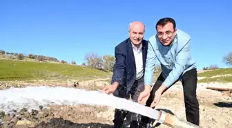 Su sıkıntısı yaşayan mahalleyi sevindiren sondaj