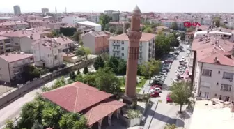 TARİHİ CAMİNİN EĞİK MİNARESİNDE KAYMA GÖRÜLMEDİ