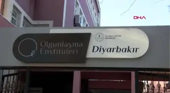 YARI DEĞERLİ TAŞLAR, KADINLARIN ELİNDEN İŞLENEREK EKONOMİYE KAZANDIRILIYOR