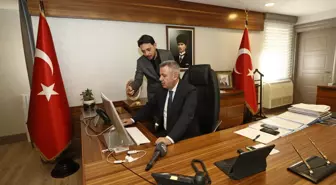 Adana Valisi Elban AA'nın 'Yılın Fotoğrafları' oylamasına katıldı