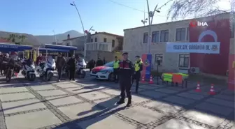 Jandarma'dan sürücülere reflektif yelek dağıtımı