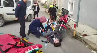 Orhangazi'de hafif ticari araçla çarpışan motosikletin sürücüsü yaralandı