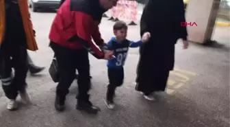 PARMAĞININ SIKIŞTIĞI BORU İLE HASTANEYE GETİRİLDİ