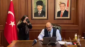 Vali Ustaoğlu, AA'nın 'Yılın Fotoğrafları' oylamasına katıldı