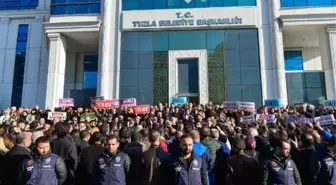 Akşener-Kılıçdaroğlu buluşmasına 'kaset' göndermesi yapan AK Parti üyesi protesto edildi