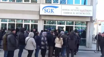 Edirne'de Eyt'liler Sgk Önünde Uzun Kuyruk Oluşturdu