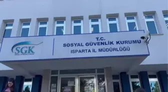 EYT'li vatandaşlar SGK binası önünde yoğunluk oluşturdu
