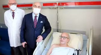 İzmir Valisi Köşger, Göztepe taraftarı Mehmet Çakır'ı ziyaret etti