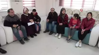 Sensör takılan şeker hastası çocuklar parmaklarının delinmesinden kurtuldu