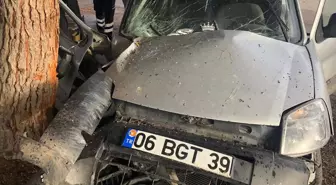 Ankara'da kontrolden çıkarak ağaca çarpan aracın sürücüsü öldü