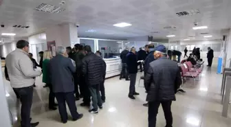 EYT borçlanmasını öğrenmek isteyenler kuyruk oluşturdu