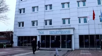 Trakya'daki SGK müdürlüklerinde EYT'lilerin yoğunluğu sürüyor