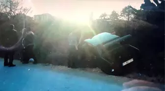 Ehliyetsiz sürücünün kullandığı araç yoldan çıktı, 3 kişi yaralandı