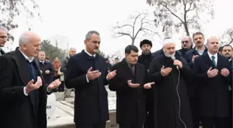 Eski Milli Eğitim Bakanı İleri, vefatının 61. yılında kabri başında anıldı