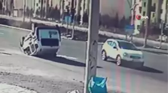 Kontrolsüz kavşağa daldı, çarptığı araç böyle takla attı