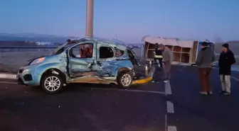 Sivas'ta iki aracın karıştığı kazada 5 kişi yaralandı
