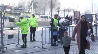 Taksim'de Yılbaşı Gecesi Öncesi Yoğun Güvenlik Önlemi Alındı