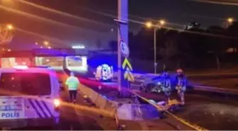 ANKARA'DA OTOMOBİL REFÜJE ÇARPTI 1 ÖLÜ, 1 YARALI