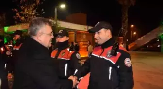 Emniyet müdürü sokağa indi, ekipleri tek tek denetledi