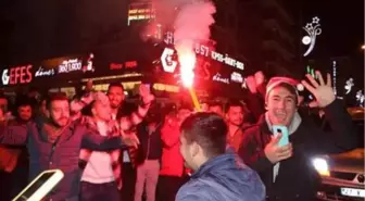 GAZİANTEP'TE YENİ YIL HALAYLARLA KUTLANDI, KENTİN İLK BEBEĞİNE 'FATMA ASEL' İSMİ VERİLDİ