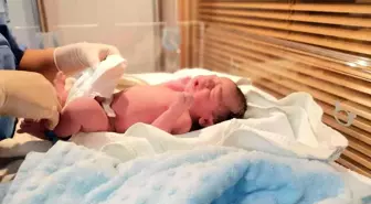 İzmir'de yeni yılın ilk bebeği Aras Bulut oldu