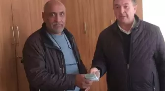 Niğde'de 2 Vatandaş, Yolda Buldukları 14 Bin Lirayı Belediyeye Teslim Etti