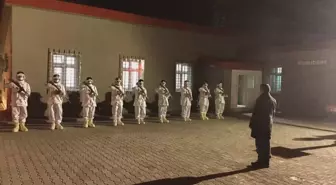 Özalp Kaymakamı Nasır, sınırda görev yapan askerlerin yeni yılını kutladı